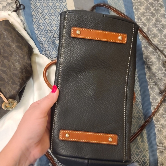 Authentic Dooney and Bourke ๐ - Picture 4 of 5